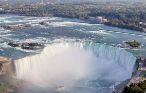 Read more about the article The Majestic Niagara…Droplets?